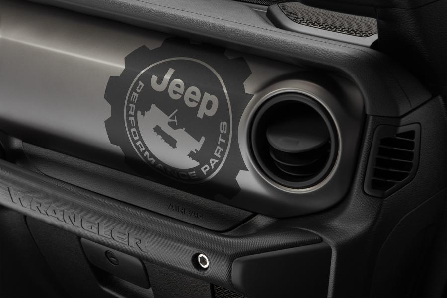 Детали интерьера Jeep Wrangler Unlimited JPP 20 by Mopar (JL) 2020 года  (фото 15 из 16)